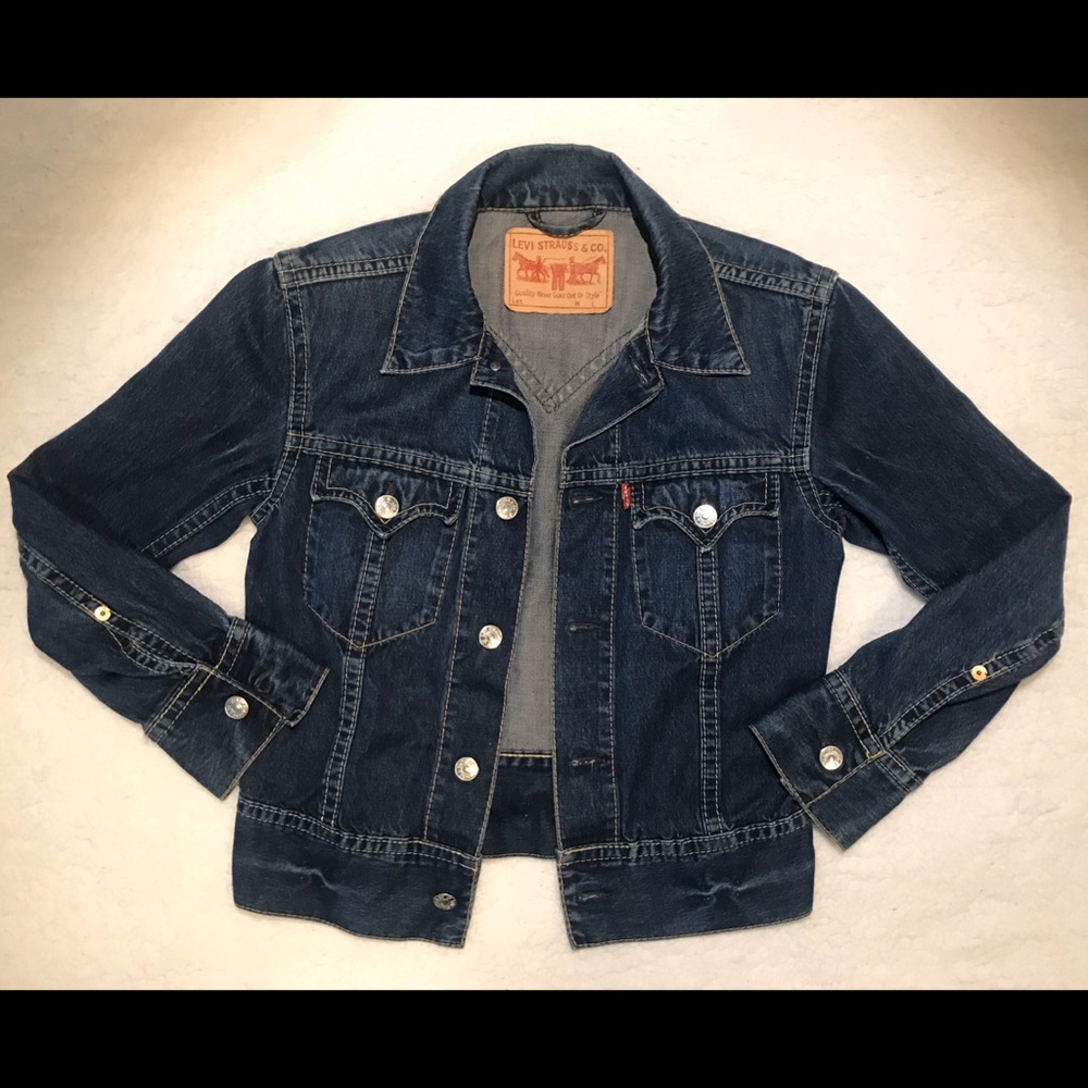 Levi’s Fitted Jean Jacket